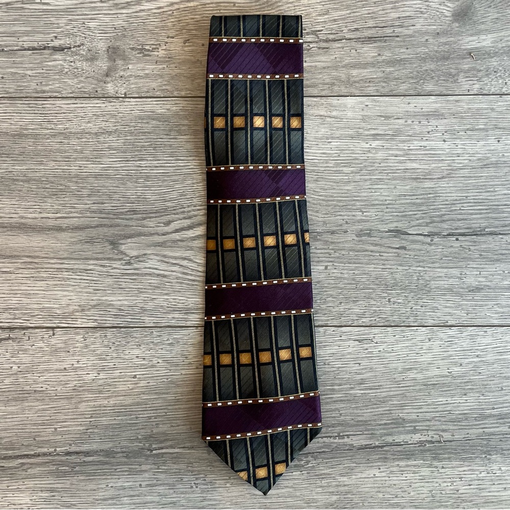 Studio Z Men’s Neck Tie Plum Green Gold Geometric Abstract Silk Workwear